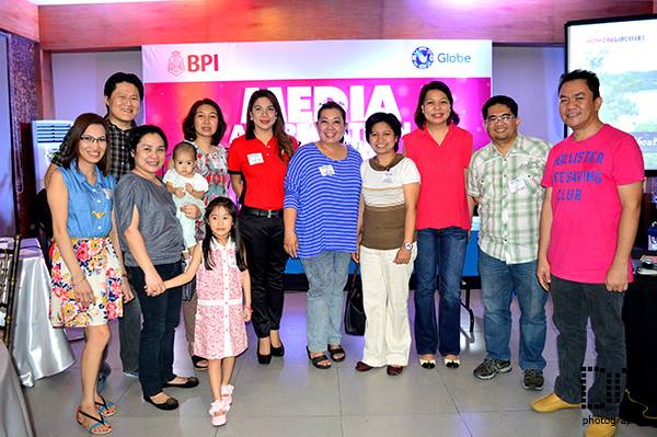 Members of the Negrense Blogging Society with Globe and BPI executives. (Photo by Dhadha Garcia)